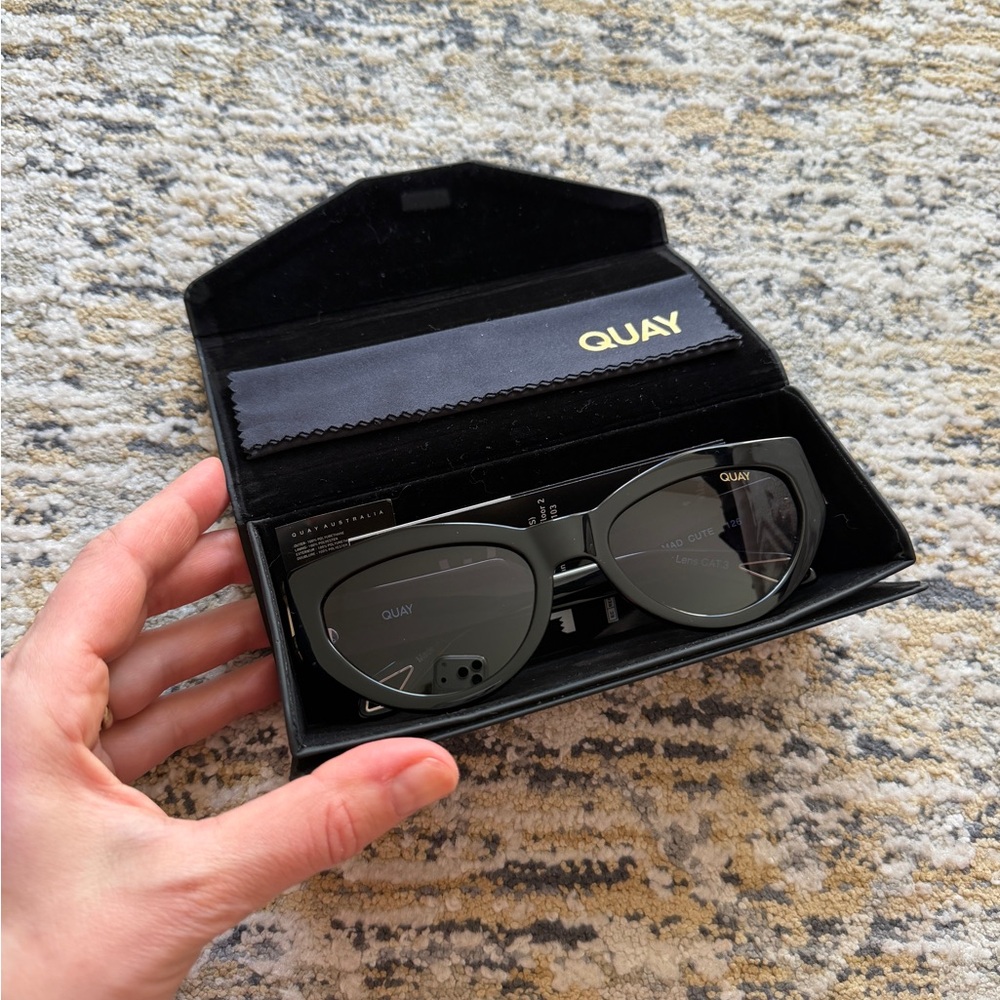 Quay Australia Sunglasses MAD CUTE Cat Eye POLARIZED HTF x
Saweetie Collab Black - Picture 7 of 8